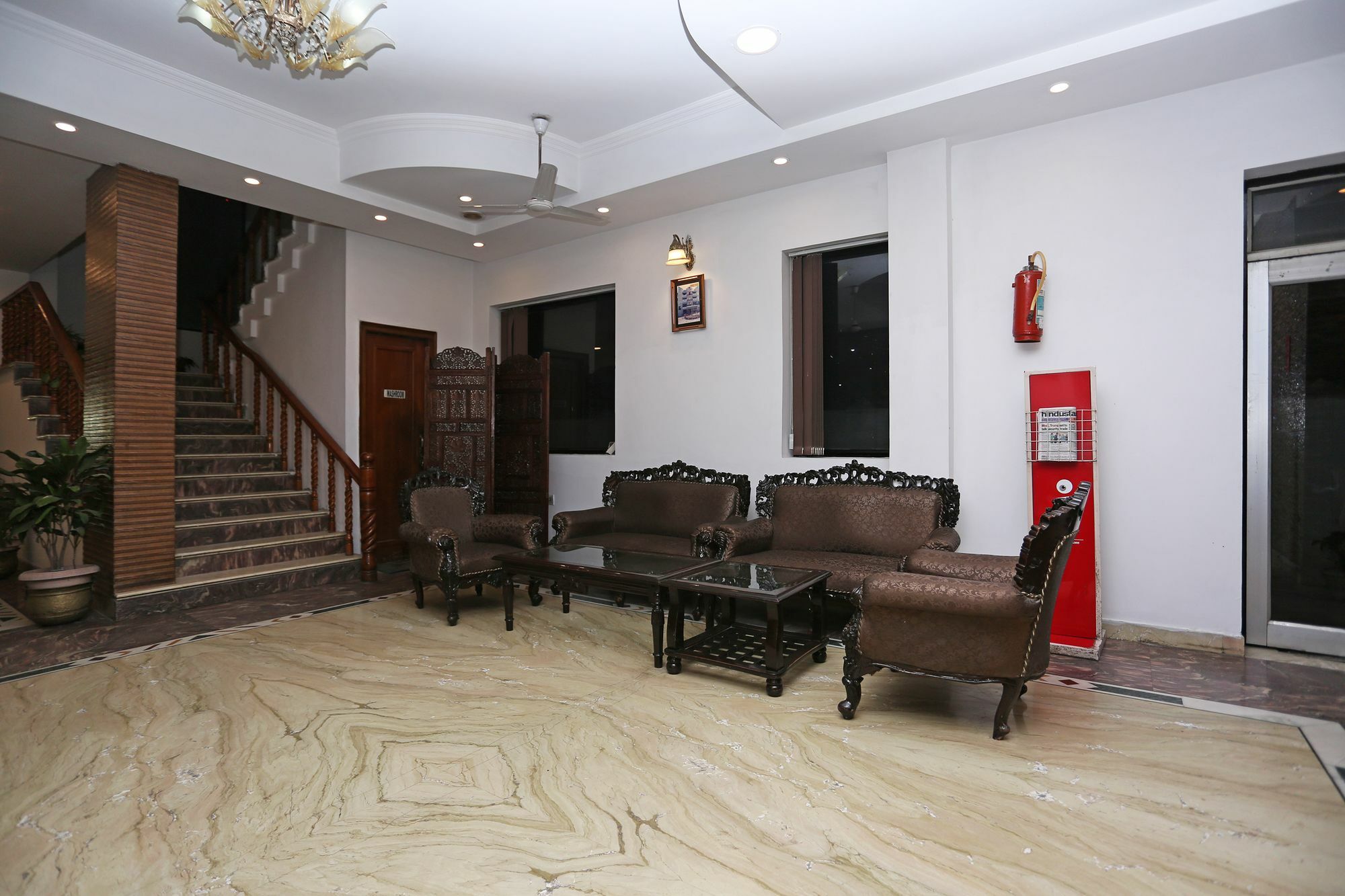 Oyo 10072 Hotel Amrit Regency Dehradun Exterior foto